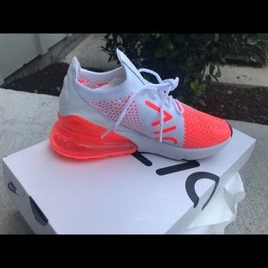Nike air max 270 flyknit in color Crimson Pulse Nike air max 270 flyknit in color Crimson Pulse